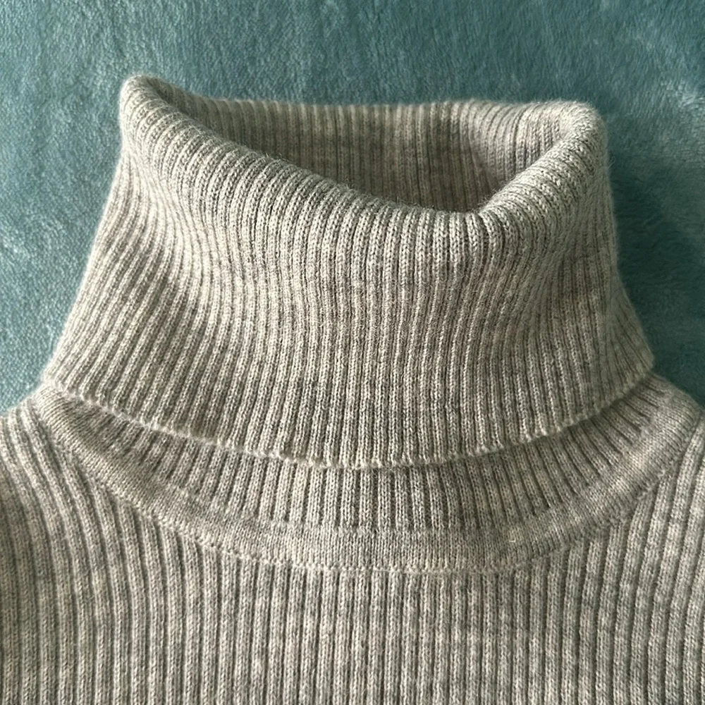 The Limited Gray Ribbed Turtleneck Sweater - Picture 2 of 6